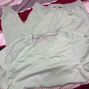 Women’s scrubs